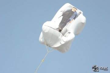 1 Nenokkadine Hungama at RTC Cross Roads